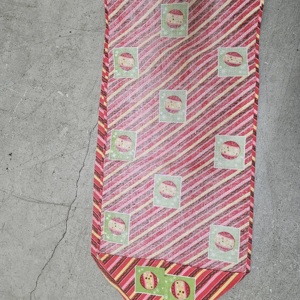CHRISTMAS TABLE RUNNER - Picture 6 of 6